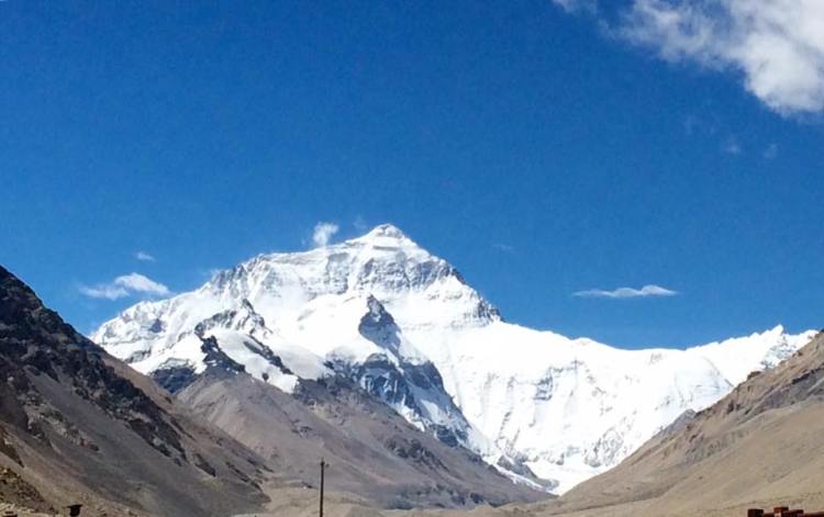 This image has an empty alt attribute; its file name is 004-everest-2-4.jpg