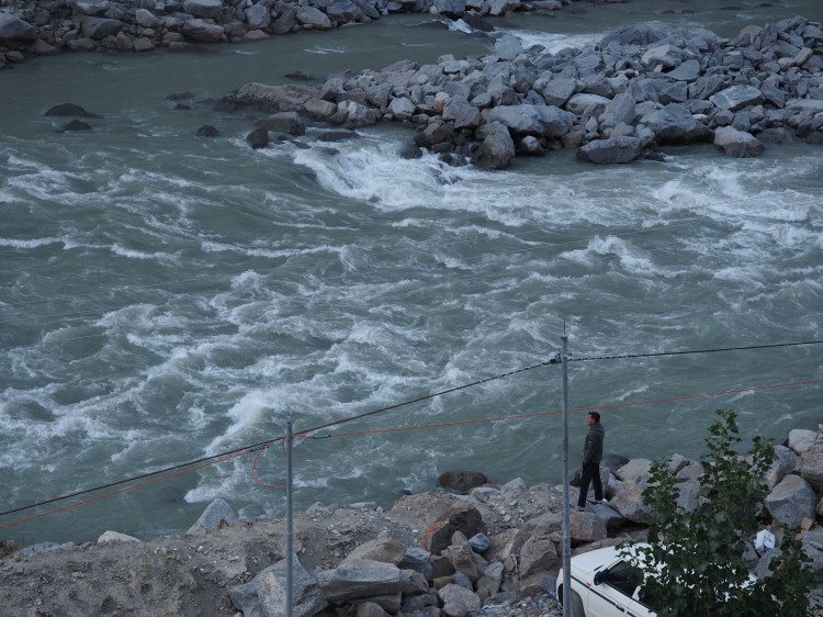 This image has an empty alt attribute; its file name is 01-fast-flowing-river-1.jpg