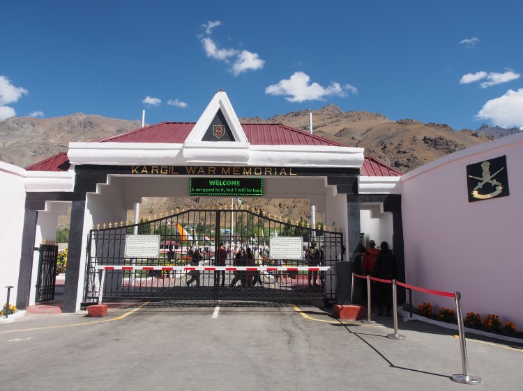 This image has an empty alt attribute; its file name is 05-kargil-war-memorial.jpg