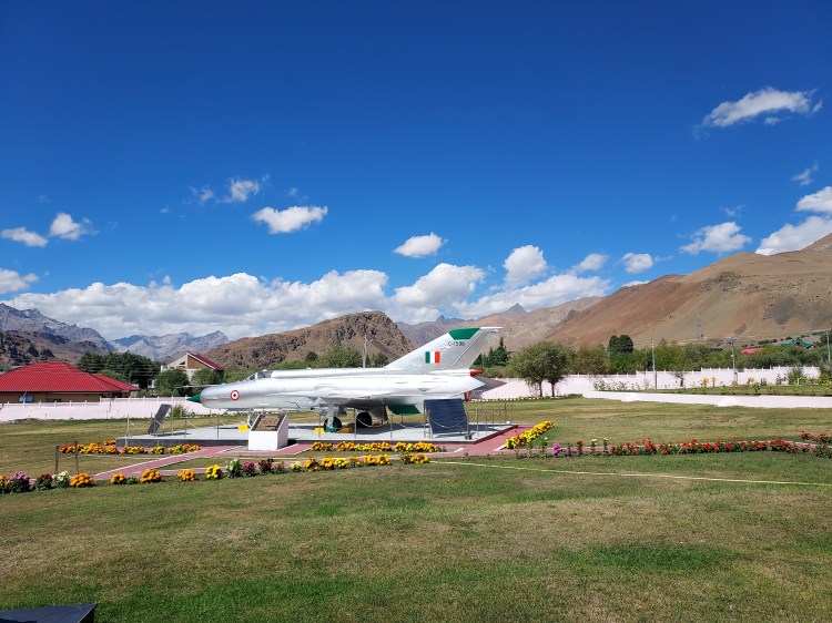 This image has an empty alt attribute; its file name is 07-kargil-war-memorial.jpg