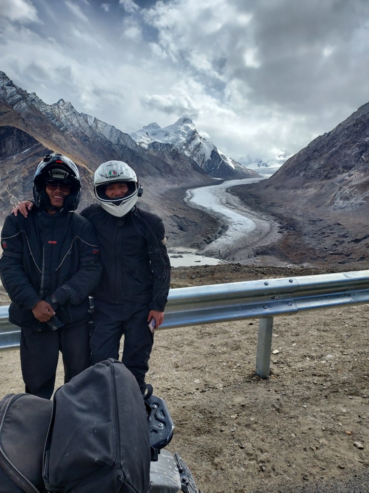 This image has an empty alt attribute; its file name is glaziers.jpg