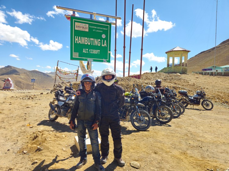 This image has an empty alt attribute; its file name is hambuting-la.jpg