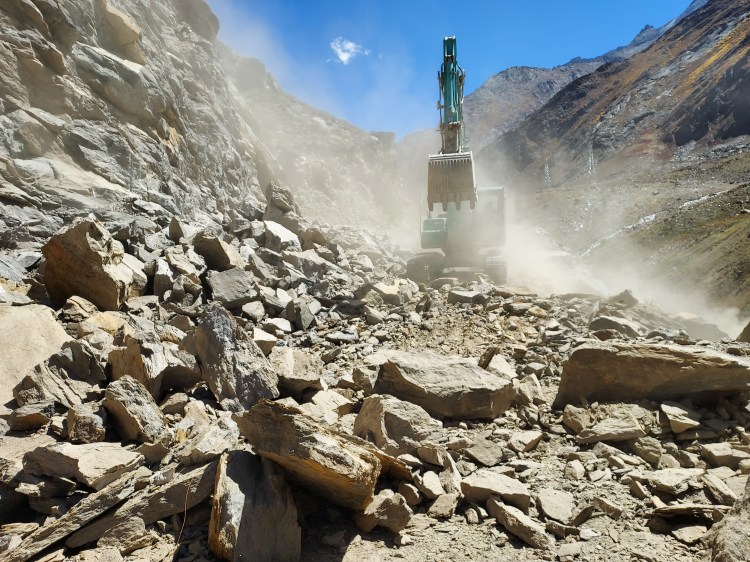 This image has an empty alt attribute; its file name is road-works-along-the-way-1.jpg